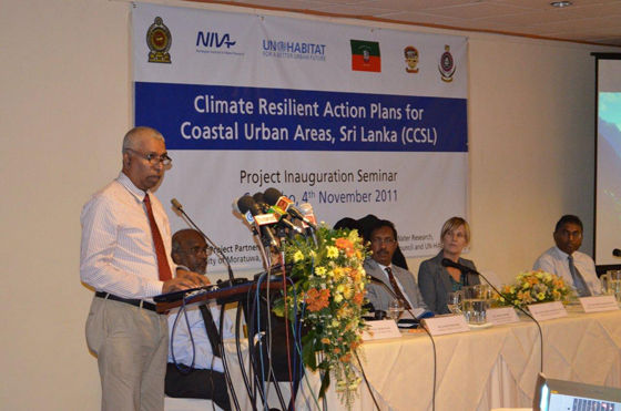Mr.Laxman Perera, UN-HABITAT Programme Manager for Sri Lanka, addresses the gathering.